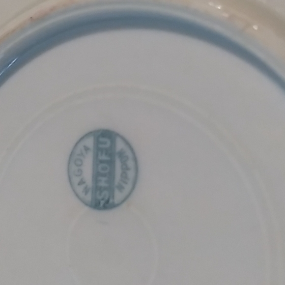 Vintage teacup and saucer - Picture 2 of 2